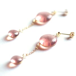 レジンアート　二粒の水滴ピアス〈楽園に咲く〉