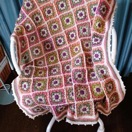 手編みのブランケット（桃）