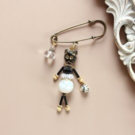 おしゃれな黒猫さん、クロディーヌのブローチ・ピン　ヴィンテージビーズ