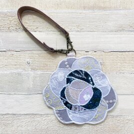 z378●バラポーチミニ（ミナペルホネン刺繍生地使用