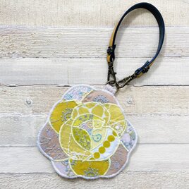 z379●バラポーチミニ（ミナペルホネン刺繍生地使用