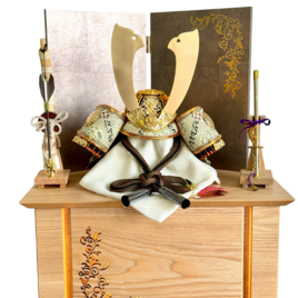 王者（おうじゃ）８号兜 唐草柄（からくさがら）収納飾りLED付