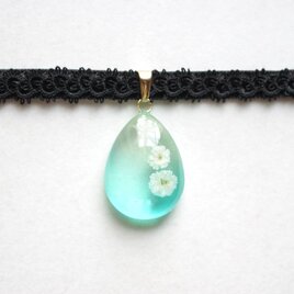 【受注製作】レジンアート　ドロップモチーフとタティングレースとベルベットリボンのチョーカー〈風の中の羽のように〉