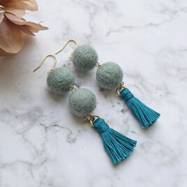 ニュアンスカラーの羊毛フェルトボールと手作りタッセルのピアス/イヤリング