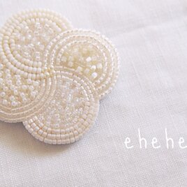 【miu様専用】YUI-whiteブローチのコピー