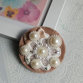 お花パール　レースブローチ　ハンドメイド