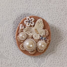 パールビーズ　ブローチ　蝶々