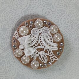 パールビーズ　ブローチ　小鳥