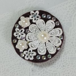 パールビーズ　ブローチ　お花
