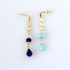 ラピスラズリとスリーピングビューティーターコイズのアシンメトリーピアス14kgf