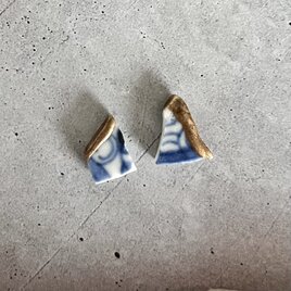 染付陶片の金継ぎピアス／イヤリング｜シー陶器・一点物