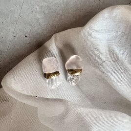 ローズクォーツと水晶の金継ぎピアス／イヤリング｜天然石・一点物