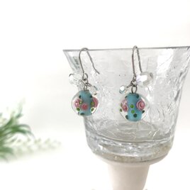 とんぼ玉 の シャボン玉 ピアス　水色 ペール ブルー 青 クリア しゃぼん玉 空色