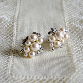 【WINK PEARL】縦長のフローラル イヤリング