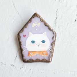 おめかし猫さんのブローチ　ステンドグラスブローチ