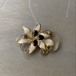 Vintage 80s-90s retro botanical flower enamel black stone brooch