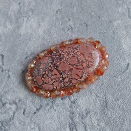 桜の咲き乱れるブローチ