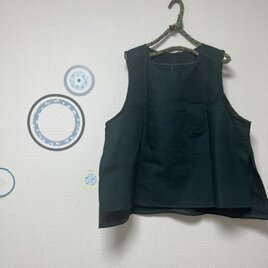 迷わない重ね服　シンプルベスト　リネン　ボトルグリーン