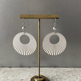 Vintage 80s USA retro white painted circle design pierce