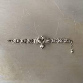 Vintage 90s USA retro swing heart design bracelet