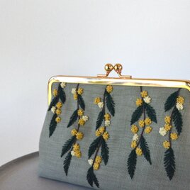 ミモザ　刺繍　がま口　ポーチ