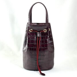 型押し革の巾着トート