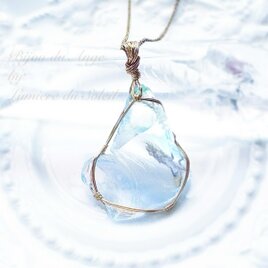 〜ありのままの自分で祝福を得る〜アンダラクリスタルのライトブルー系マルチカラーペンダントトップ