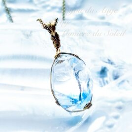 〜全てを包み込む普遍のエネルギー〜アンダラクリスタルのバイカラーペンダントトップ