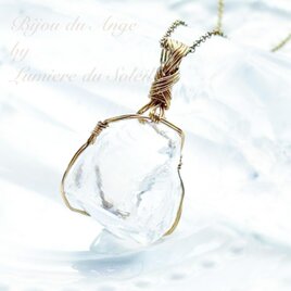 〜時空を超えて真実を導き出す〜アンダラクリスタルのペンダントトップ《コズミックアイス》