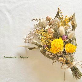 ラナンキュラスとミモザの春のスワッグ