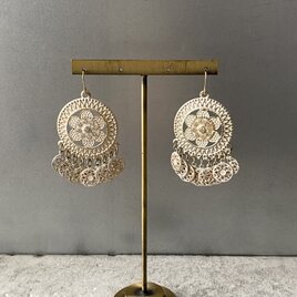 Vintage USA retro white circle fringe design pierce