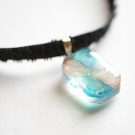 【受注製作】レジンアート　エメラルドカットとタティングレースとベルベットリボンのチョーカー〈桐の葉蔭〉