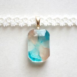 【受注製作】レジンアート　エメラルドカットとタティングレースとサテンリボンのチョーカー〈桐の葉蔭〉