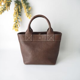 《革を楽しむ》ステッチがかわいいデイリートート（焦茶）