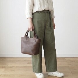 《革を楽しむ》ステッチがかわいいデイリートート（焦茶）