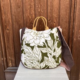 2way  斜め掛けバッグ　ショルダーバッグ　ダークグリーン　線書きの大きな花