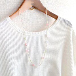 きらめくビーズのネックレス / spring pale colors