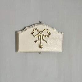 アンティーク リボン ウォールフック 真鍮ゴールドフックA ミルキーホワイト 木製