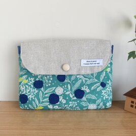 ふた付きポーチ（木の実）