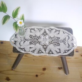 ルーマニアン・マクラメ　ルーマニアレース　ドイリーb　楕円