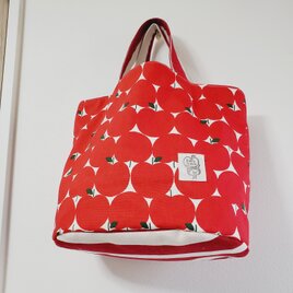 北欧風りんご柄 楕円底のバケツ型トートバッグ りんご×ボーダー