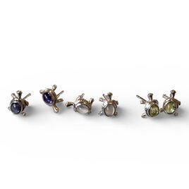 カメの片耳ピアス　withストーン