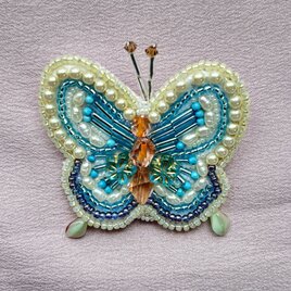 蝶々のブローチ