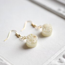 レジンアート　ラウンドピアス〈穏やかな喧噪〉