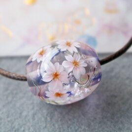 桜のとんぼ玉（ガラス玉）紫×ピンク／泡入り