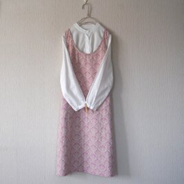 綿麻のエプロンワンピース　ダマスク柄