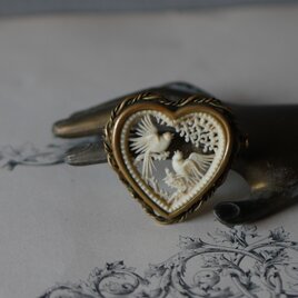 ハート形のヴィンテージブローチ　バード　鳥　フランスヴィンテージ　ブロカントのある暮らし