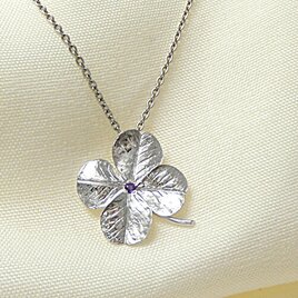 【本物の４つ葉のクローバーペンダント】天然アメジスト（２月の誕生石）・シルバー製『あなたの誕生石もセット出来ます』】　