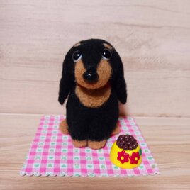 羊毛フェルト 愛らしいお目目のダックスフンド 子犬 ドッグフード皿・下敷きセット