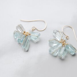 アクアマリンの束のピアス　１４kgf